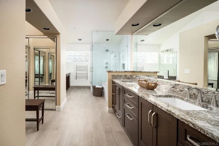 2104 View Crest Gln, Escondido, California 92026