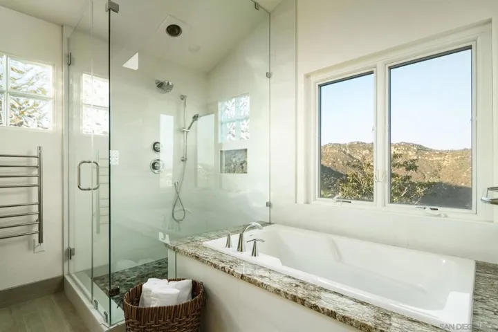 2104 View Crest Gln, Escondido, California 92026