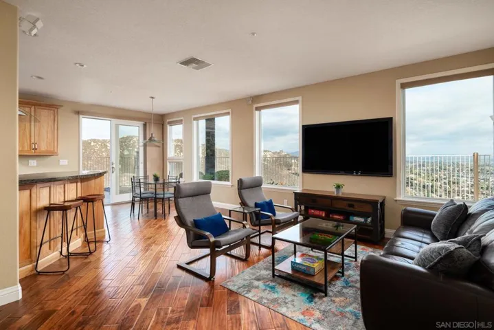 2104 View Crest Gln, Escondido, California 92026