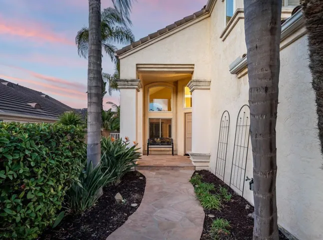 2104 View Crest Gln, Escondido, California 92026