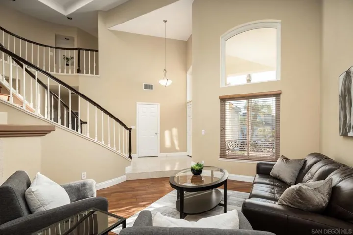 2104 View Crest Gln, Escondido, California 92026