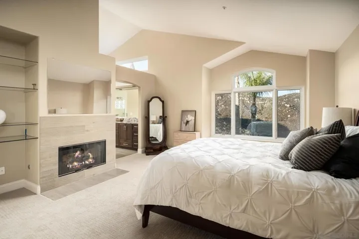 2104 View Crest Gln, Escondido, California 92026