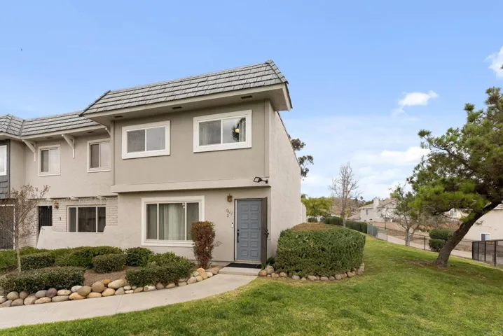 9463 Carlton Oaks Drive D, Santee, California 92071