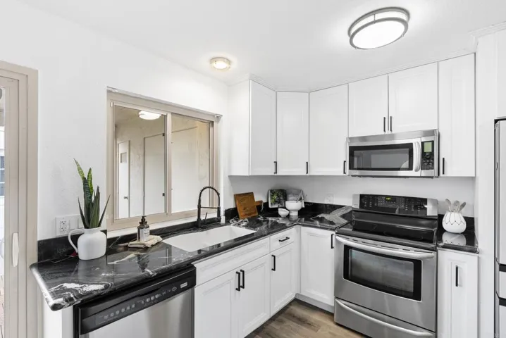 9463 Carlton Oaks Drive D, Santee, California 92071