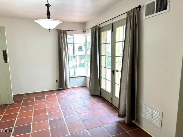 Dining room w French doors to patio
