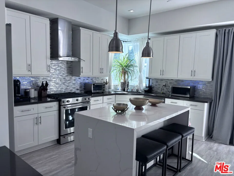 4969 Llano Drive, Woodland Hills, California 91364 home-pic-11