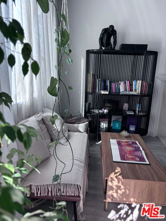 4969 Llano Drive, Woodland Hills, California 91364 home-pic-23