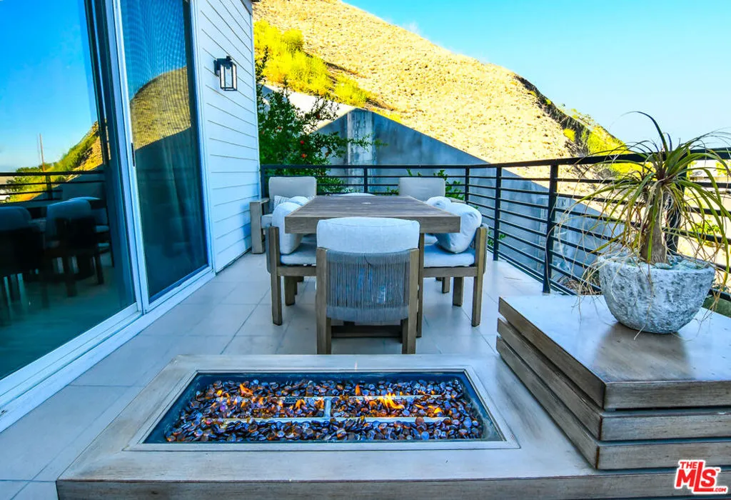 4969 Llano Drive, Woodland Hills, California 91364 home-pic-4