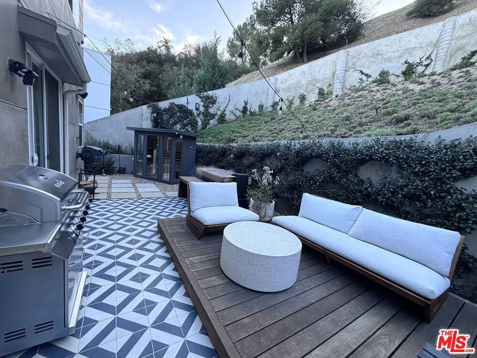 4969 Llano Drive, Woodland Hills, California 91364 home-pic-15