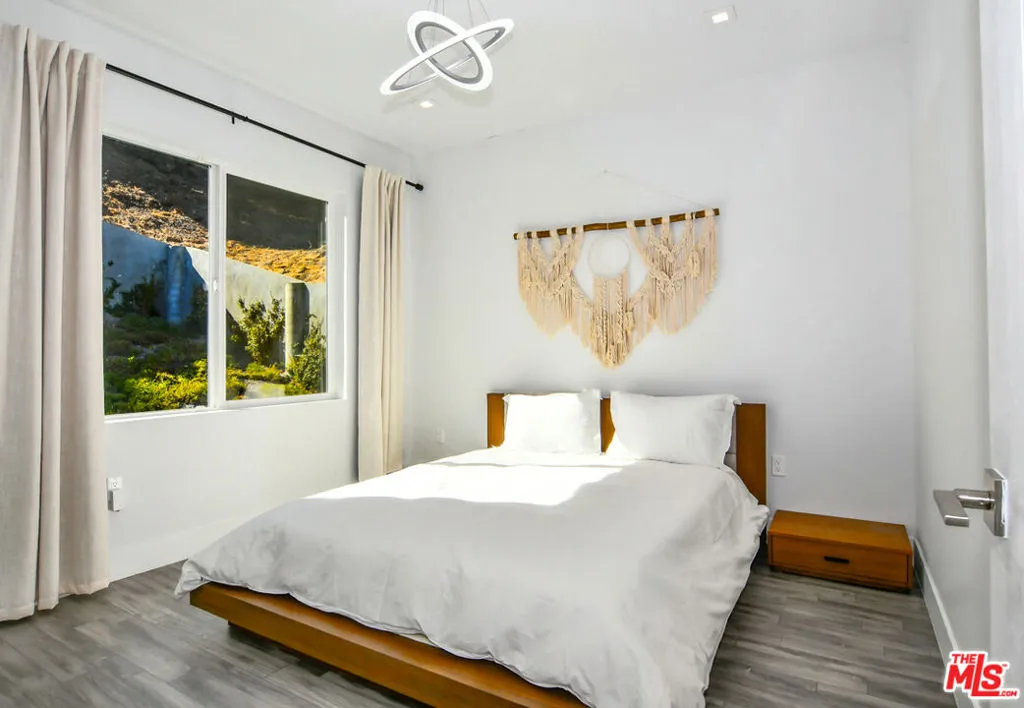 4969 Llano Drive, Woodland Hills, California 91364 home-pic-29