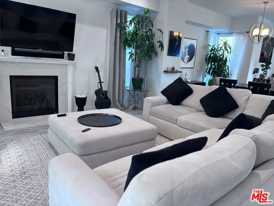 4969 Llano Drive, Woodland Hills, California 91364 home-pic-7