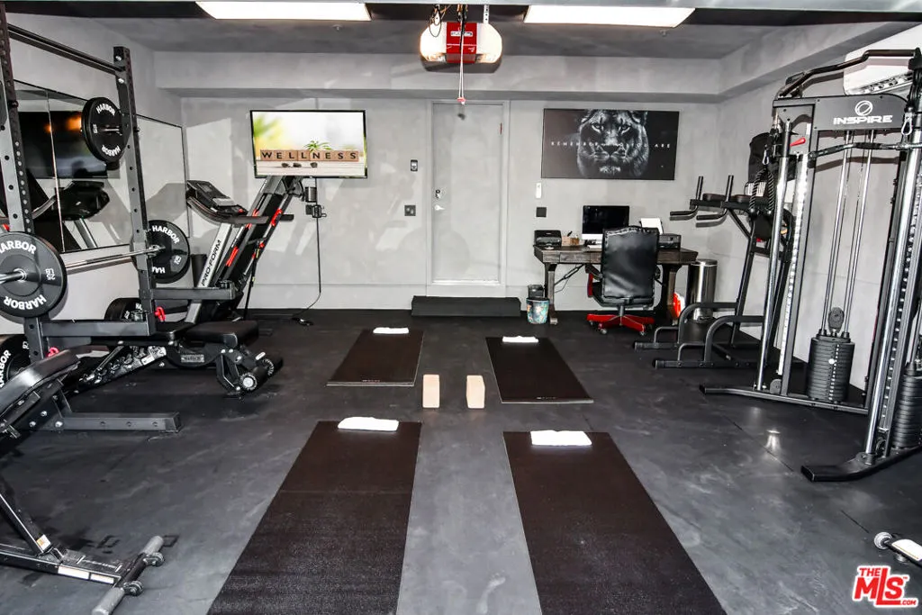 4969 Llano Drive, Woodland Hills, California 91364 home-pic-37