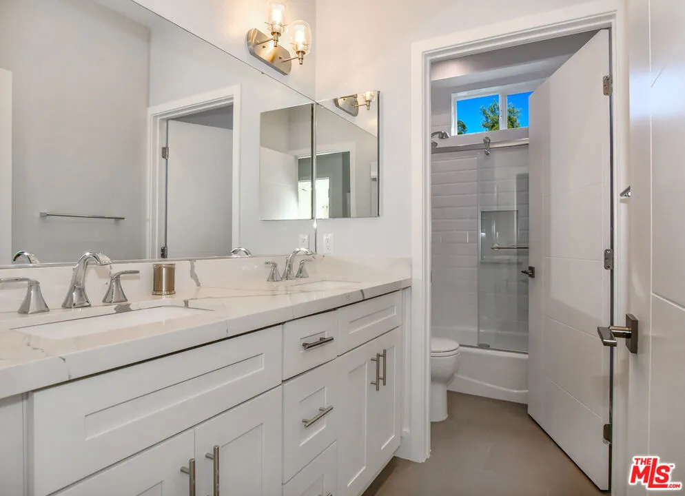 4969 Llano Drive, Woodland Hills, California 91364 home-pic-32