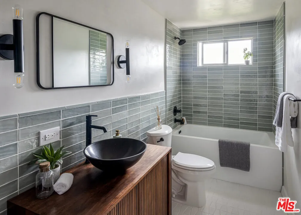 2682 Hollyridge Drive, Los Angeles, California 90068 home-pic-18