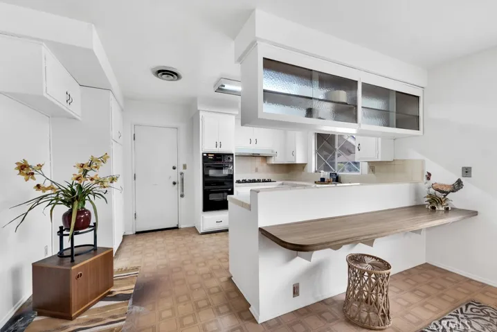 9915 Hallack Avenue, Northridge, California 91324