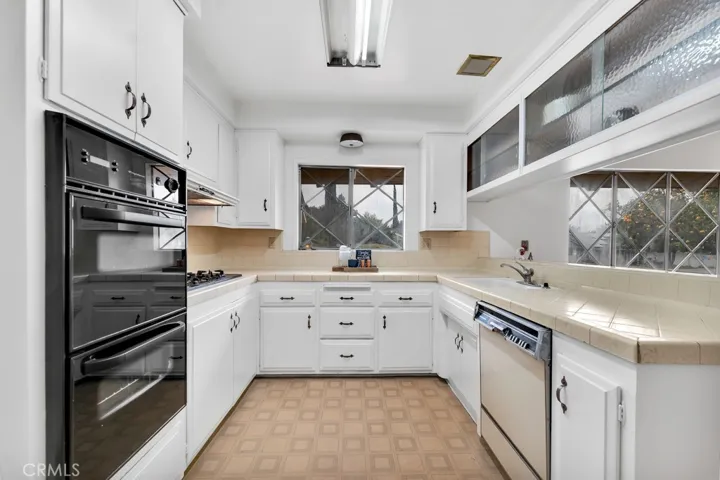9915 Hallack Avenue, Northridge, California 91324