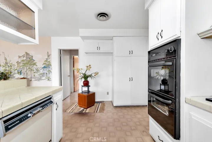 9915 Hallack Avenue, Northridge, California 91324