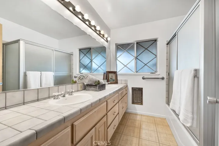 9915 Hallack Avenue, Northridge, California 91324