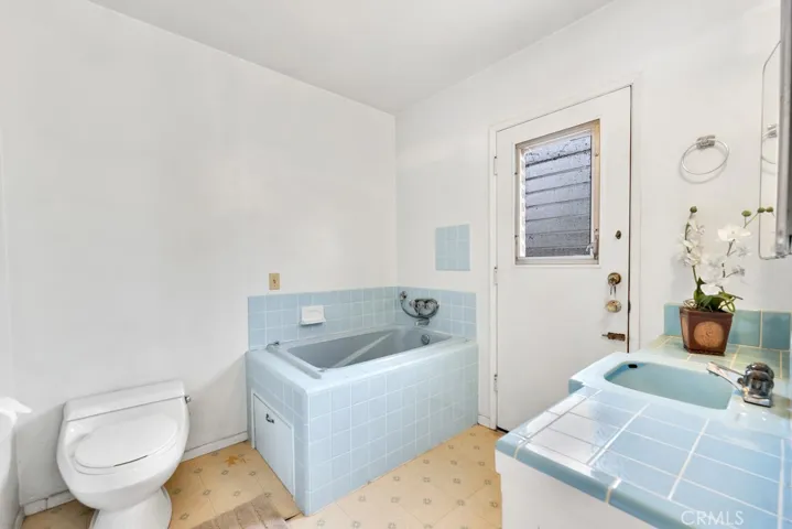 9915 Hallack Avenue, Northridge, California 91324