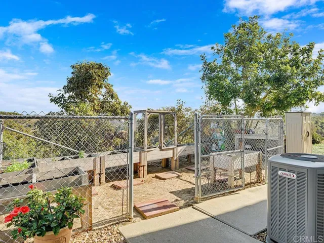 2820 Via Del Robles, Fallbrook, California 92028