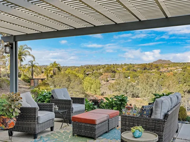 2820 Via Del Robles, Fallbrook, California 92028