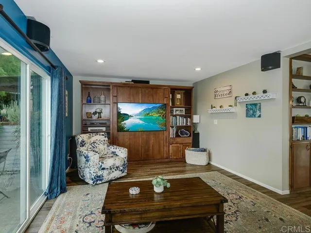 2820 Via Del Robles, Fallbrook, California 92028