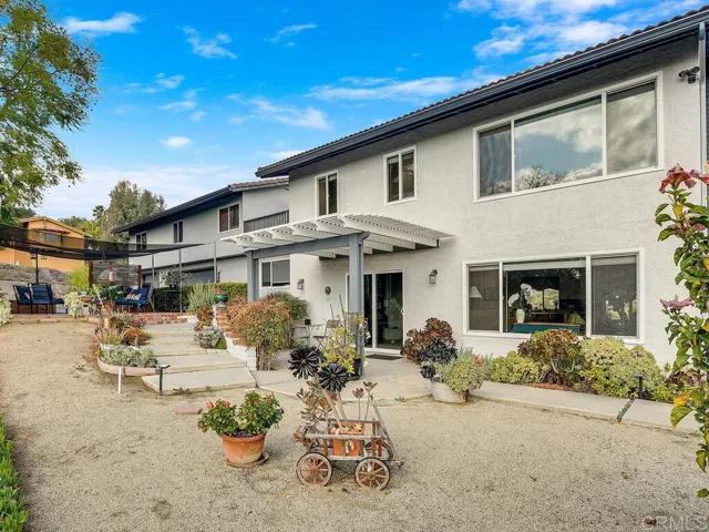 2820 Via Del Robles, Fallbrook, California 92028