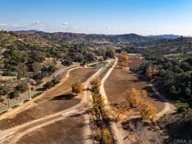 2820 Via Del Robles, Fallbrook, California 92028