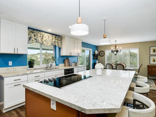 2820 Via Del Robles, Fallbrook, California 92028