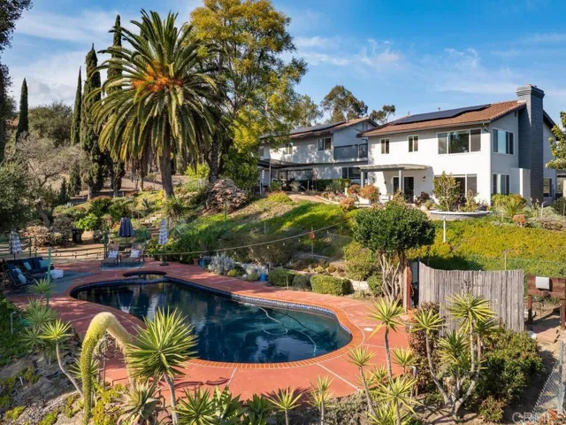 2820 Via Del Robles, Fallbrook, California 92028