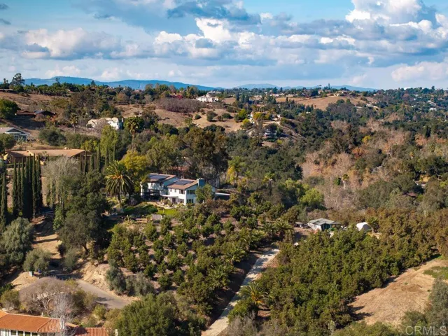 2820 Via Del Robles, Fallbrook, California 92028