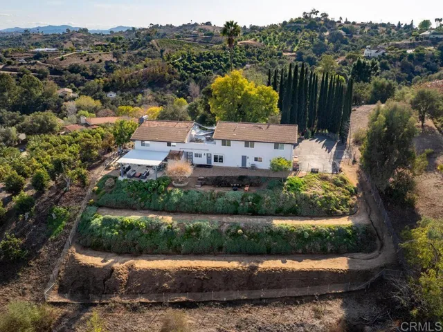 2820 Via Del Robles, Fallbrook, California 92028