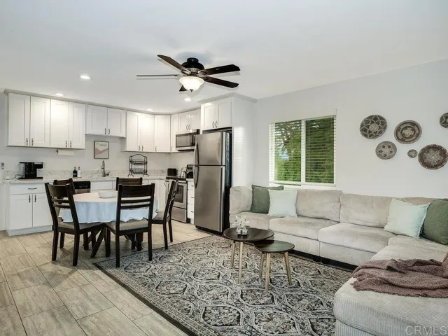 2820 Via Del Robles, Fallbrook, California 92028