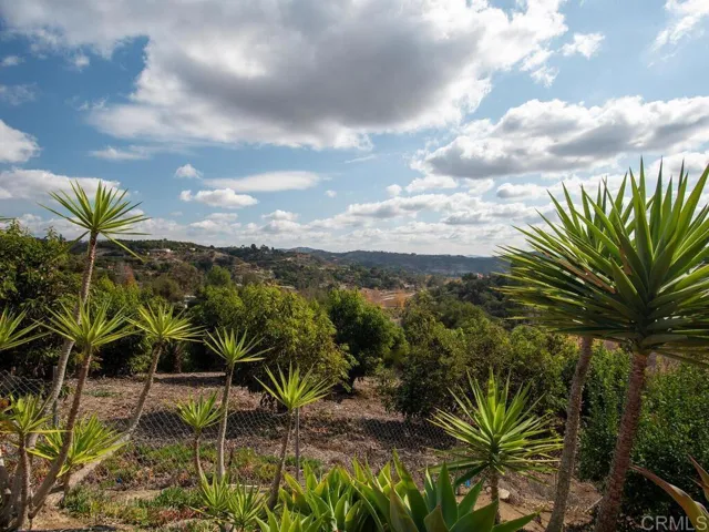 2820 Via Del Robles, Fallbrook, California 92028
