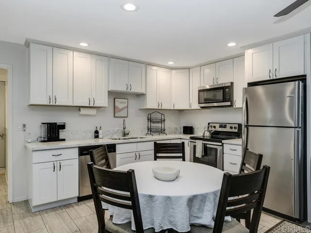 2820 Via Del Robles, Fallbrook, California 92028