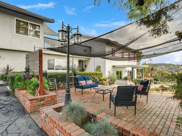 2820 Via Del Robles, Fallbrook, California 92028