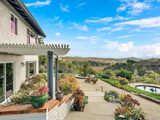 2820 Via Del Robles, Fallbrook, California 92028