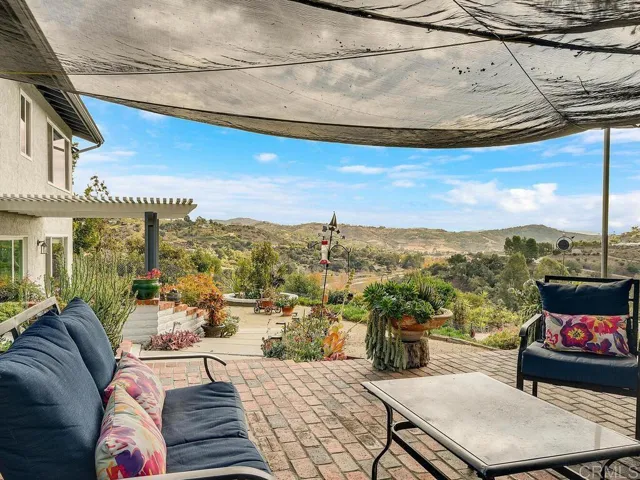 2820 Via Del Robles, Fallbrook, California 92028