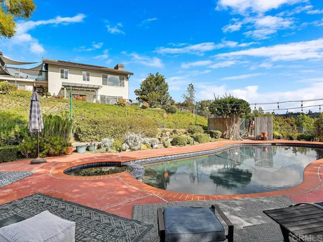 2820 Via Del Robles, Fallbrook, California 92028