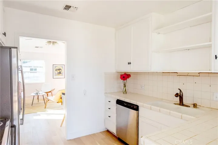 5920 Shoshone Avenue, Encino, California 91316