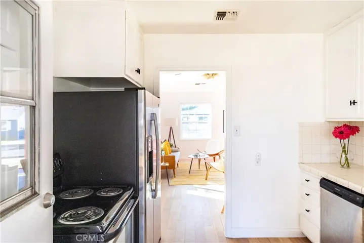 5920 Shoshone Avenue, Encino, California 91316