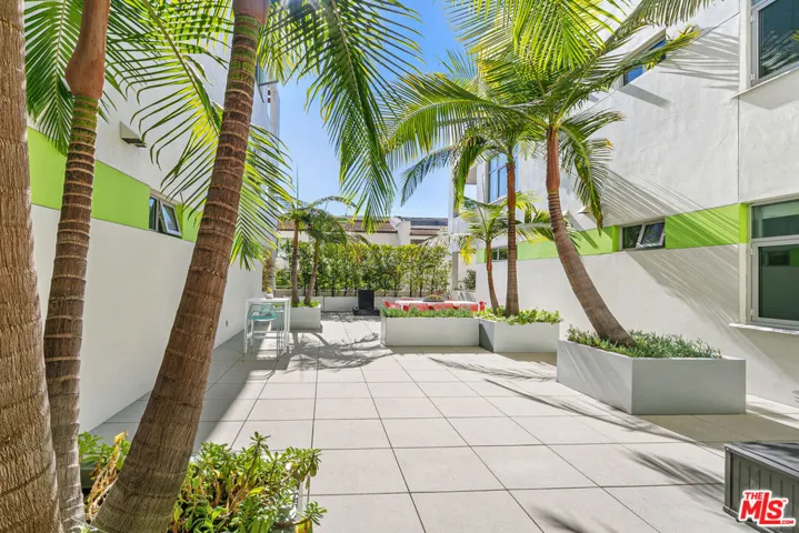 1232 N Kings Road 305, West Hollywood, California 90069