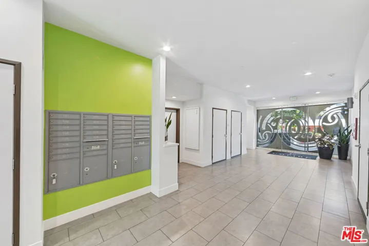 1232 N Kings Road 305, West Hollywood, California 90069