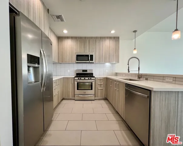 1232 N Kings Road 305, West Hollywood, California 90069