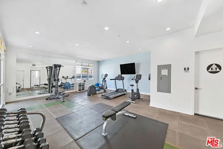 1232 N Kings Road 305, West Hollywood, California 90069