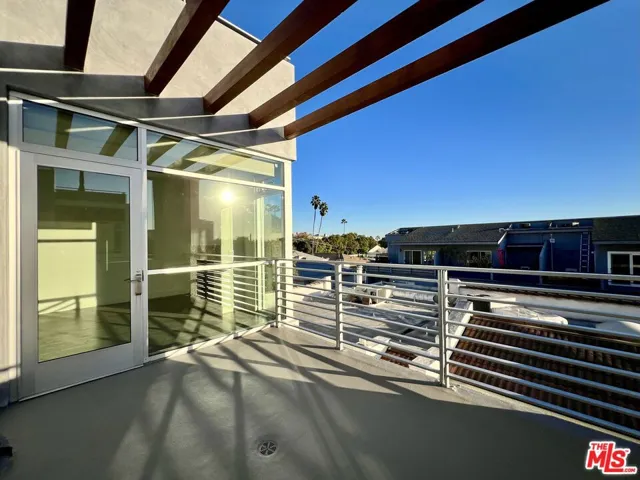1232 N Kings Road 305, West Hollywood, California 90069