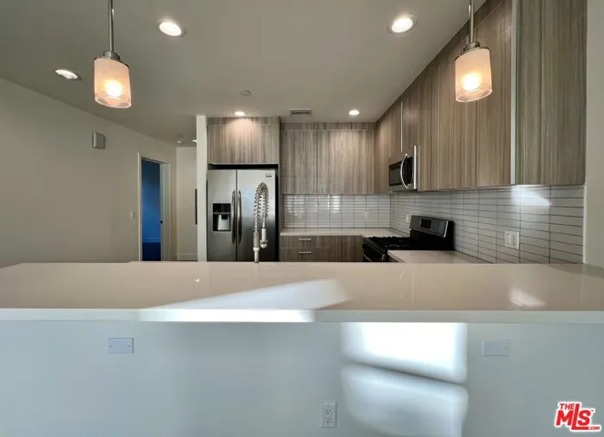 1232 N Kings Road 305, West Hollywood, California 90069