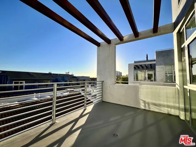 1232 N Kings Road 305, West Hollywood, California 90069