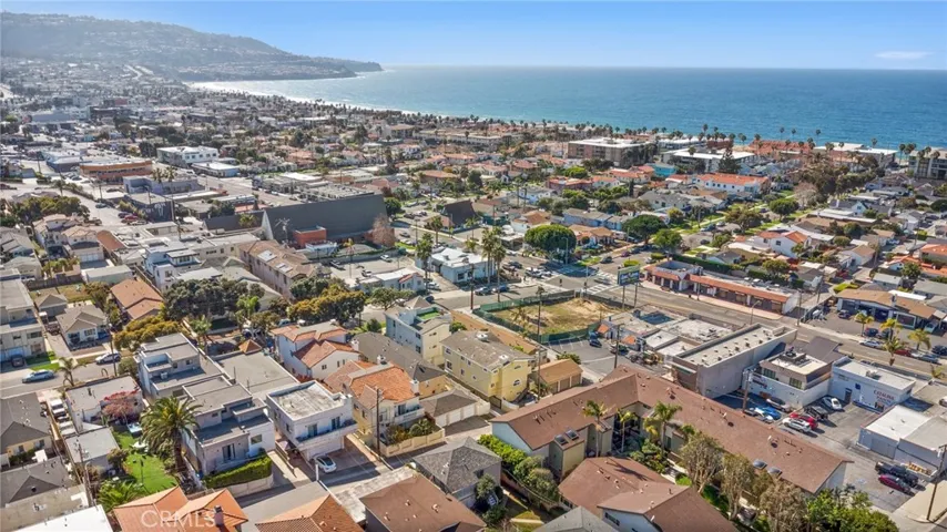 Walking distance to Beach and Riviera Village