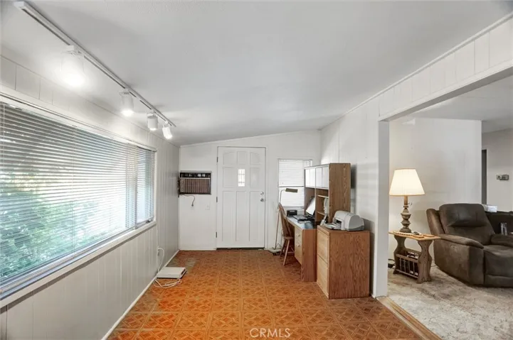 29 X 9 Office/sitting area